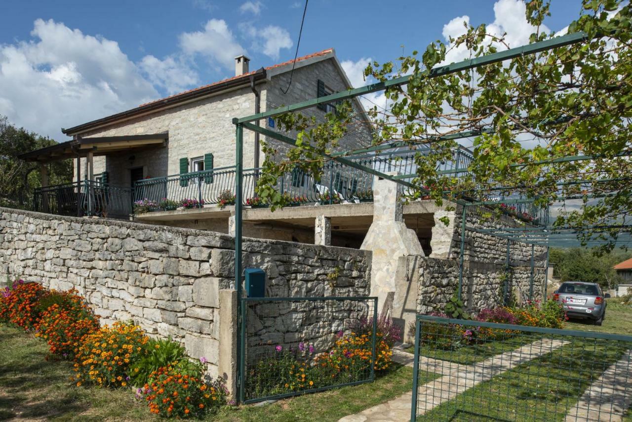 Villa Cetina Milasi Eksteriør billede