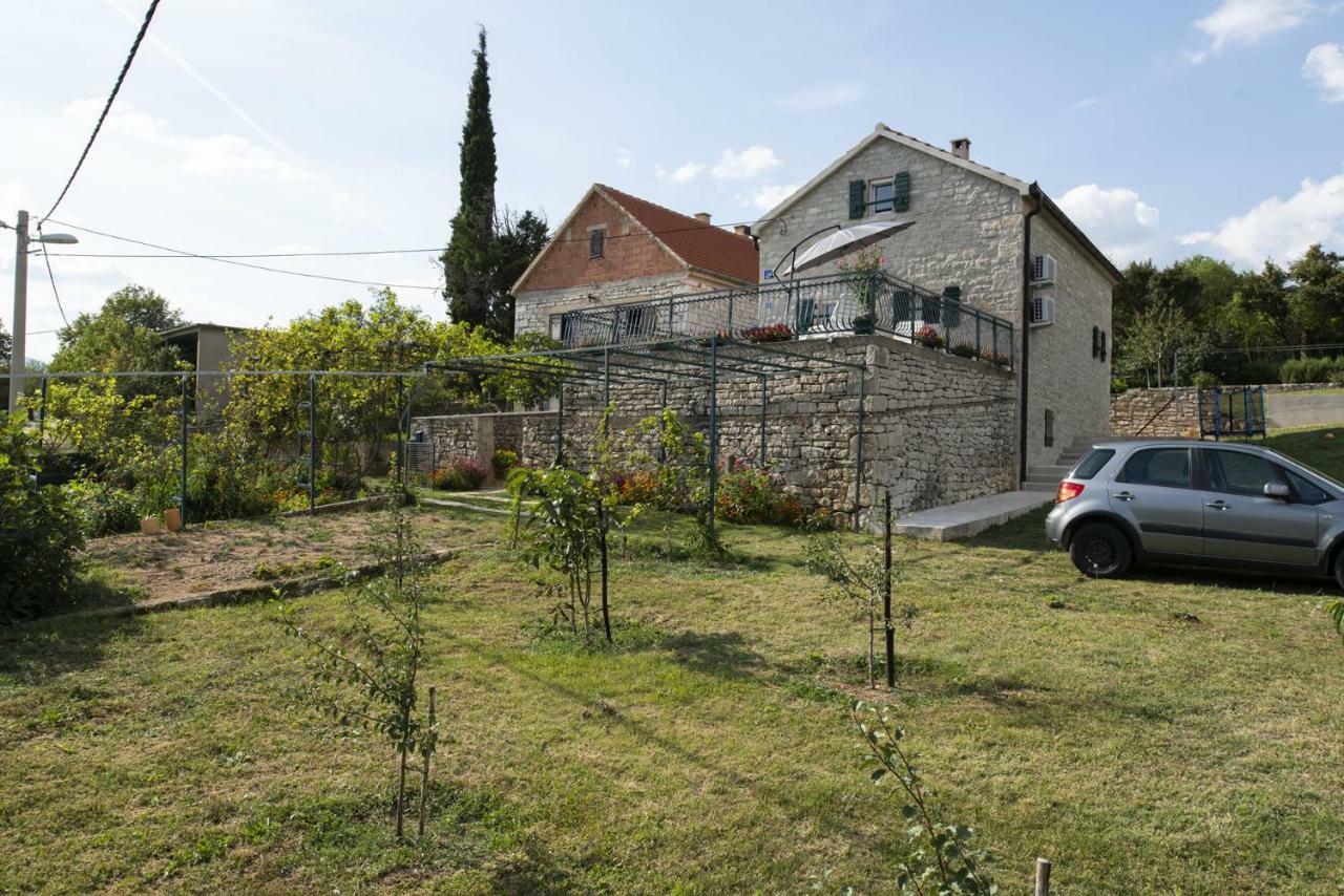 Villa Cetina Milasi Eksteriør billede